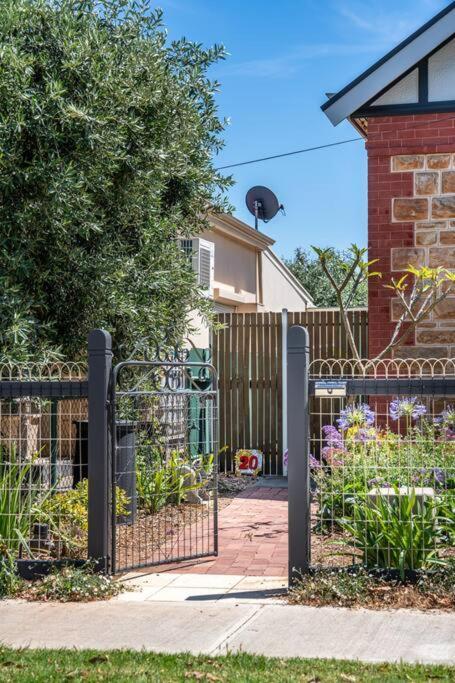 Bees Knees Studio, 5 Min To Cbd, Adelaide Airport & Henley Holiday home Thebarton