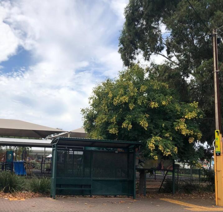 Holiday home Bees Knees Studio, 5 Min To Cbd, Adelaide Airport & Henley